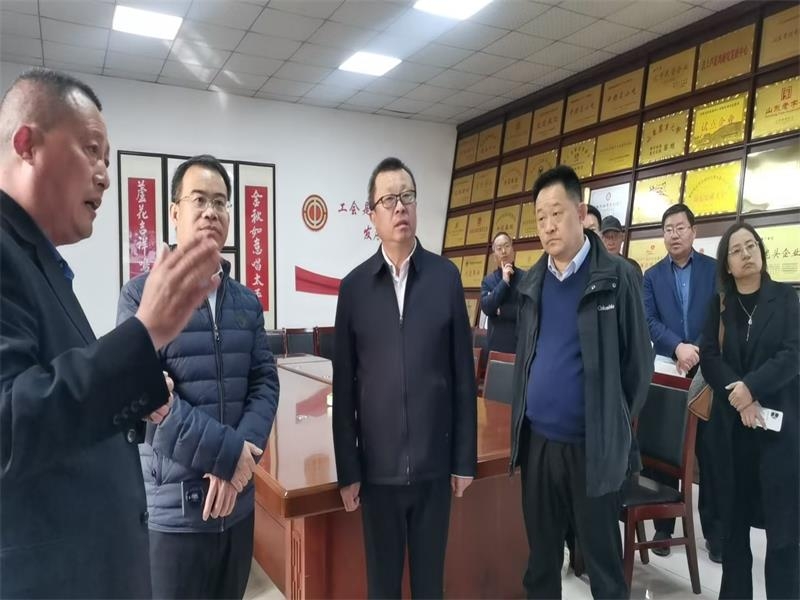 省自然資源廳林業(yè)改革發(fā)展處處長張文用一行來金秋農(nóng)牧公司調(diào)研林下經(jīng)濟發(fā)展情況