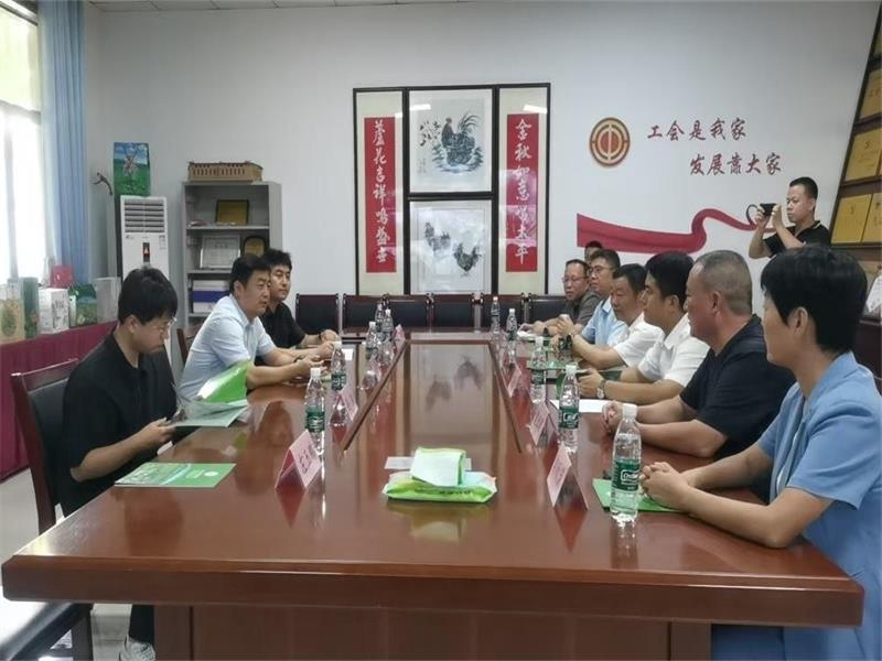 國(guó)家統(tǒng)計(jì)局山東調(diào)查總隊(duì)黨組成員、副總隊(duì)長(zhǎng)霍云峰一行蒞臨金秋農(nóng)牧公司開(kāi)展汶上蘆花雞養(yǎng)殖情況調(diào)研
